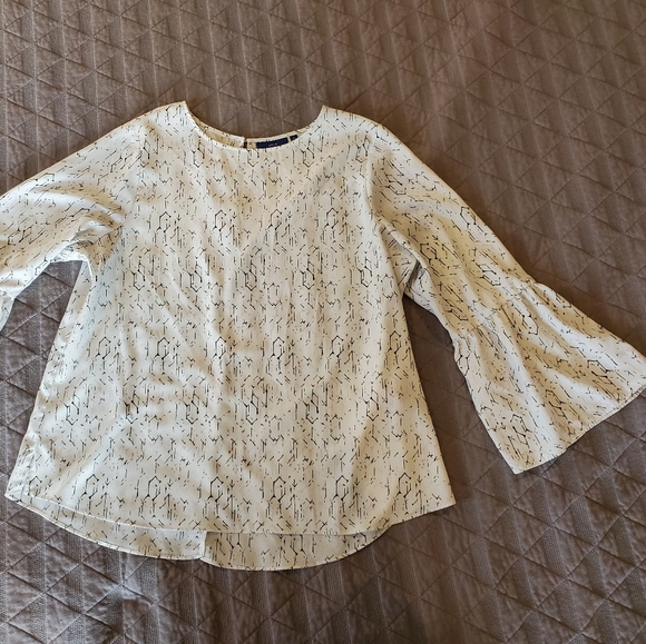 White bell sleeve blouse - Picture 3 of 3